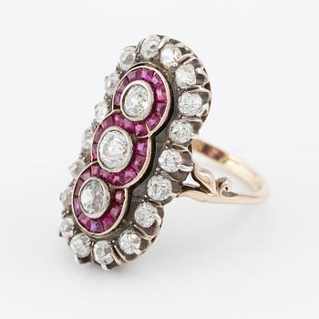 Ring 14K gold and silver with old-cut diamonds.