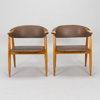 A pair of 1950s chairs.