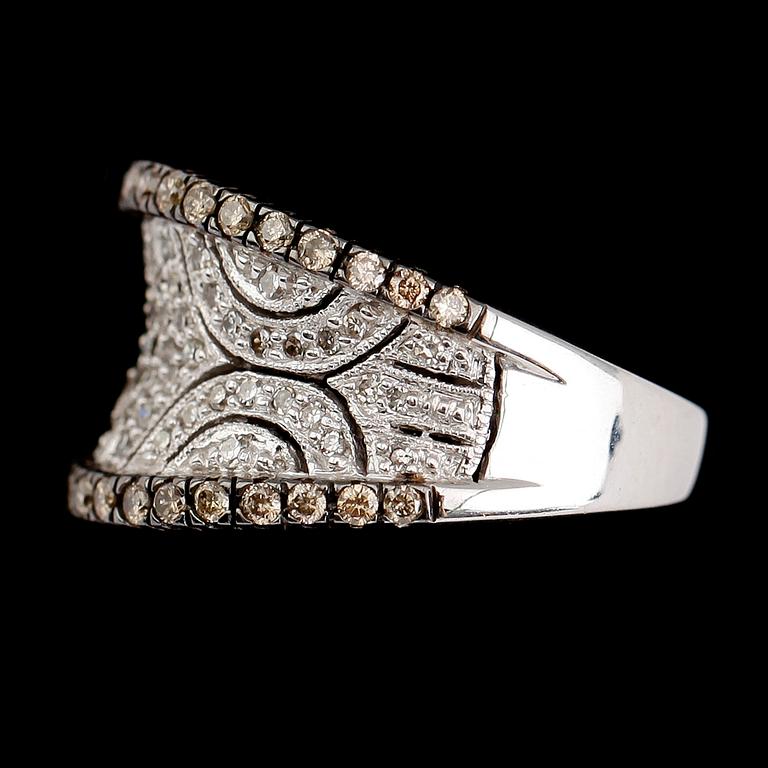 RING, 10 k guld, briljantslipade diamanter tot ca 0.73 ct.