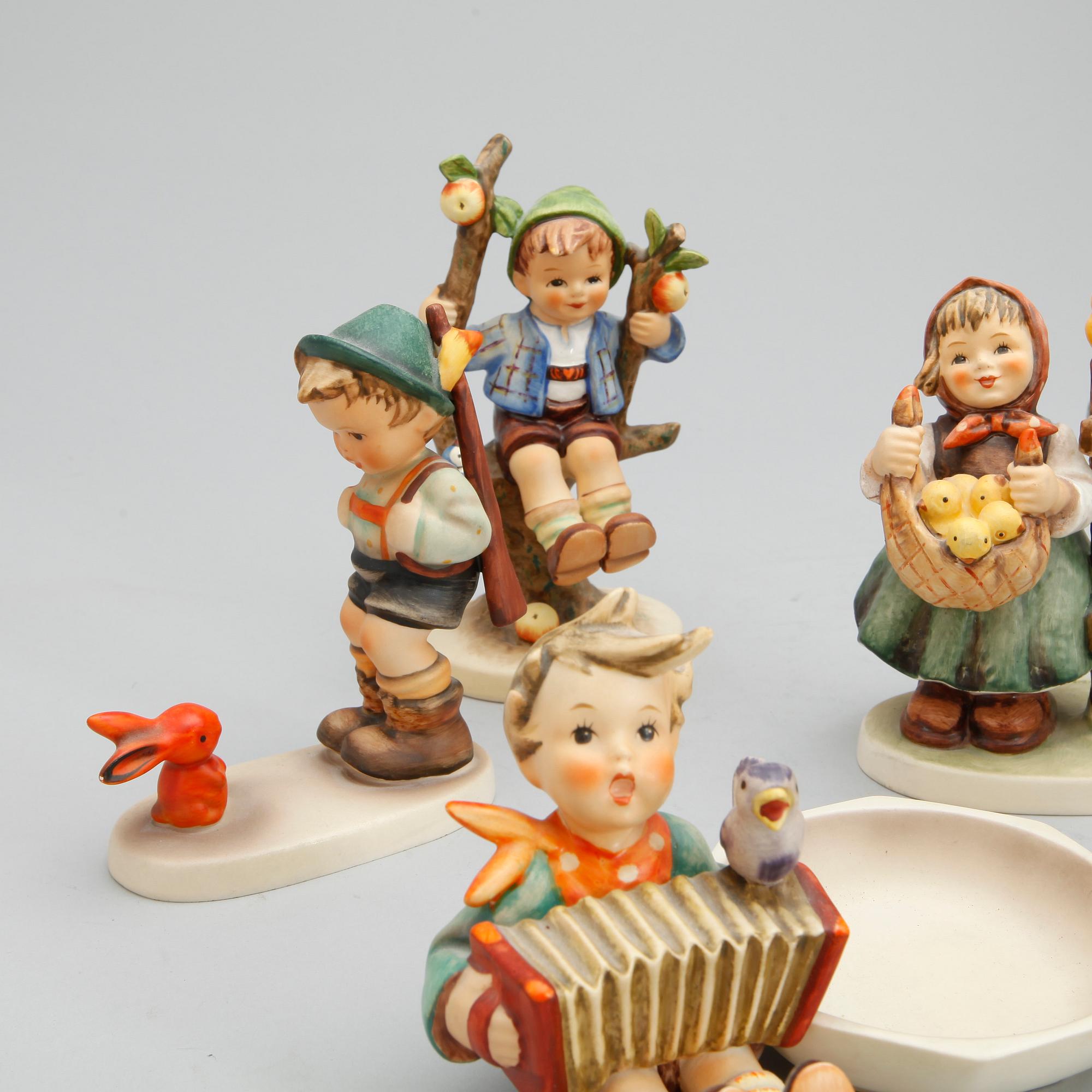 FIGURINER, 8 st, porslin, Hummel, Goebel, 1900-tal.