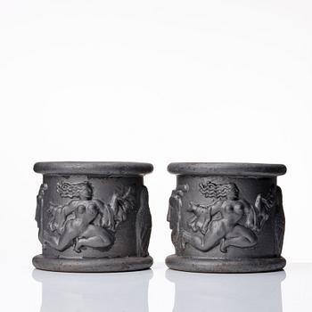 Anna Petrus, a pair of Swedish Grace cast iron garden urns 'Blomkruka nr 1', Näfveqvarns Bruk, Sweden.