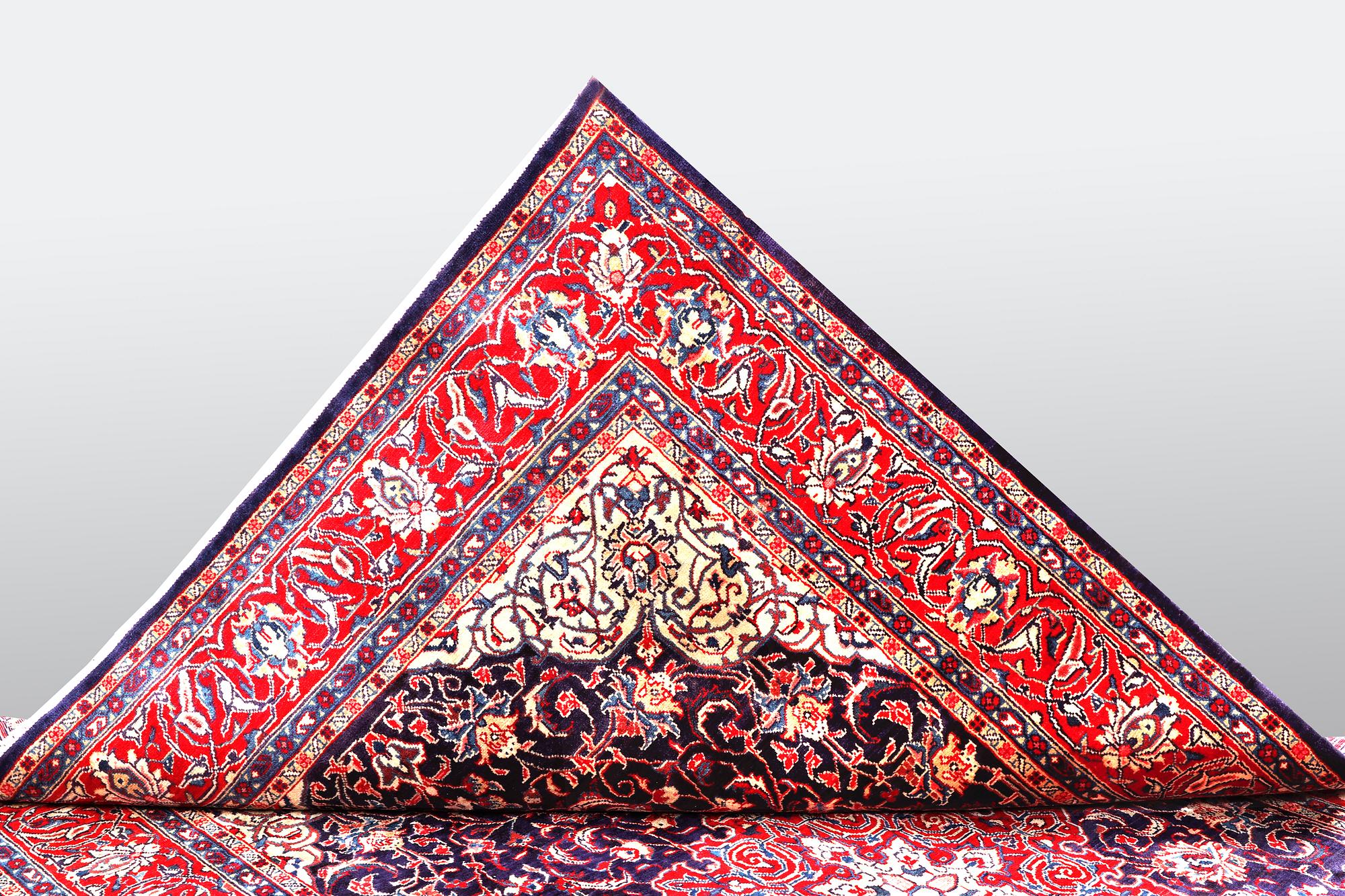 A carpet, Sarouk, ca 342 x 214 cm.