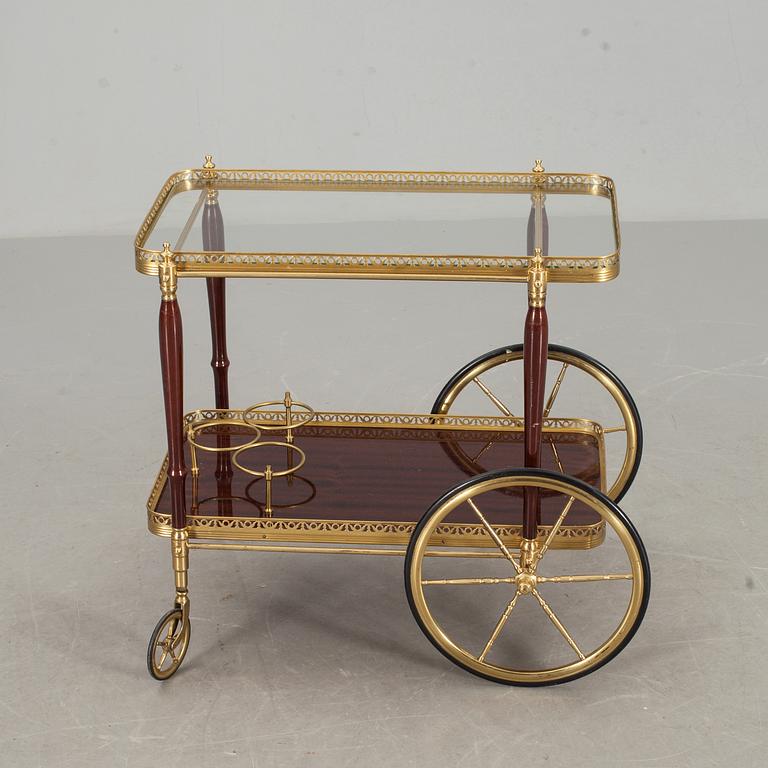 SERVERINGSVAGN, 1900-talets senare del.