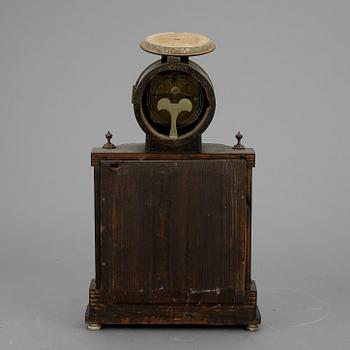 BORDSPENDYL, empire, 1800-tal.