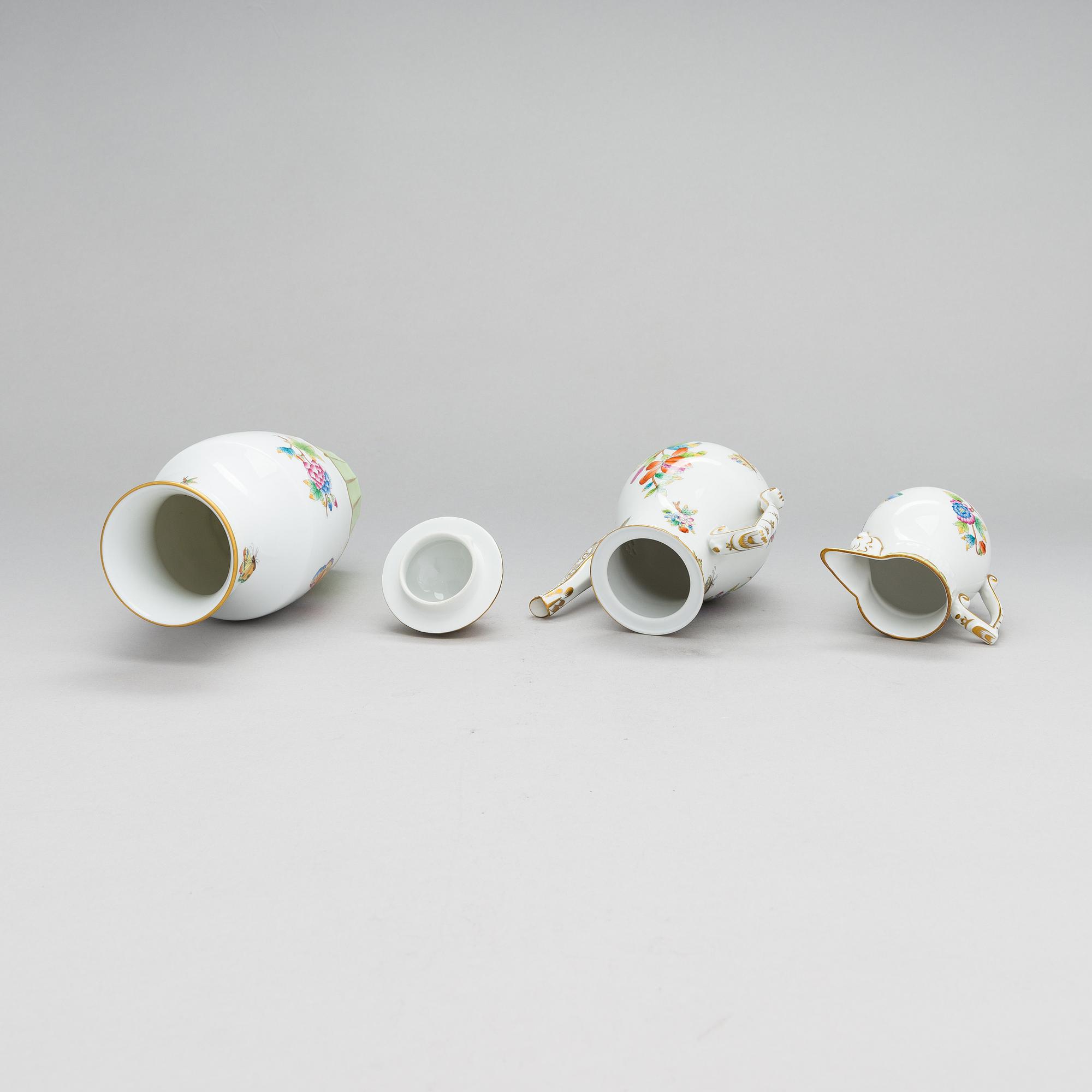 A Herend Queen Victoria VBO porcelain coffee set and two trinket boxes, totally 19 pieces, Hungary.