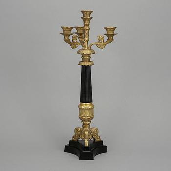 KANDELABER, 1900-tal/2000-tal. Empirestil. Bemålad metall och mässing.