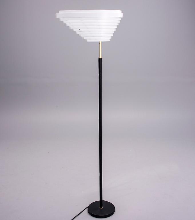 GOLVLAMPA, "Änglavinge" A 805, Alvar Aalto, Artek. Formgiven 1954.