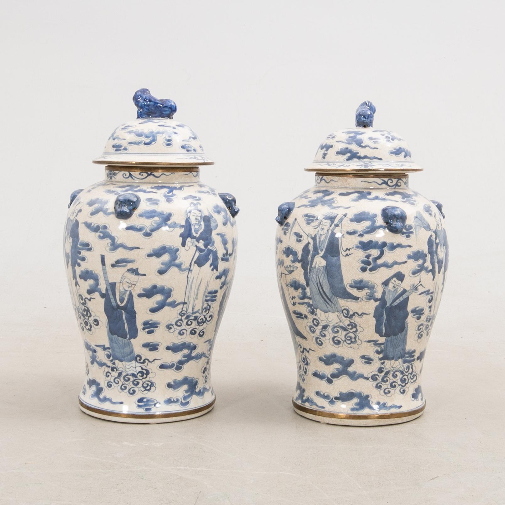 Vases with lids, 1 pair, China, late 20th century, porcelain.