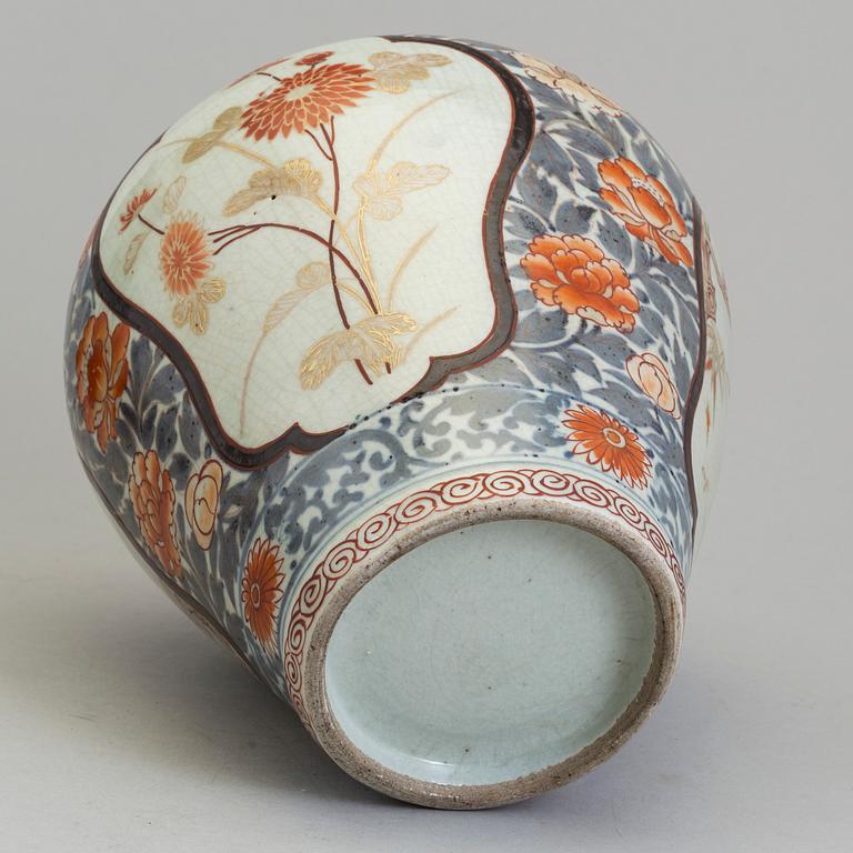 A Japanese Genroku imari vase, circa 1700.