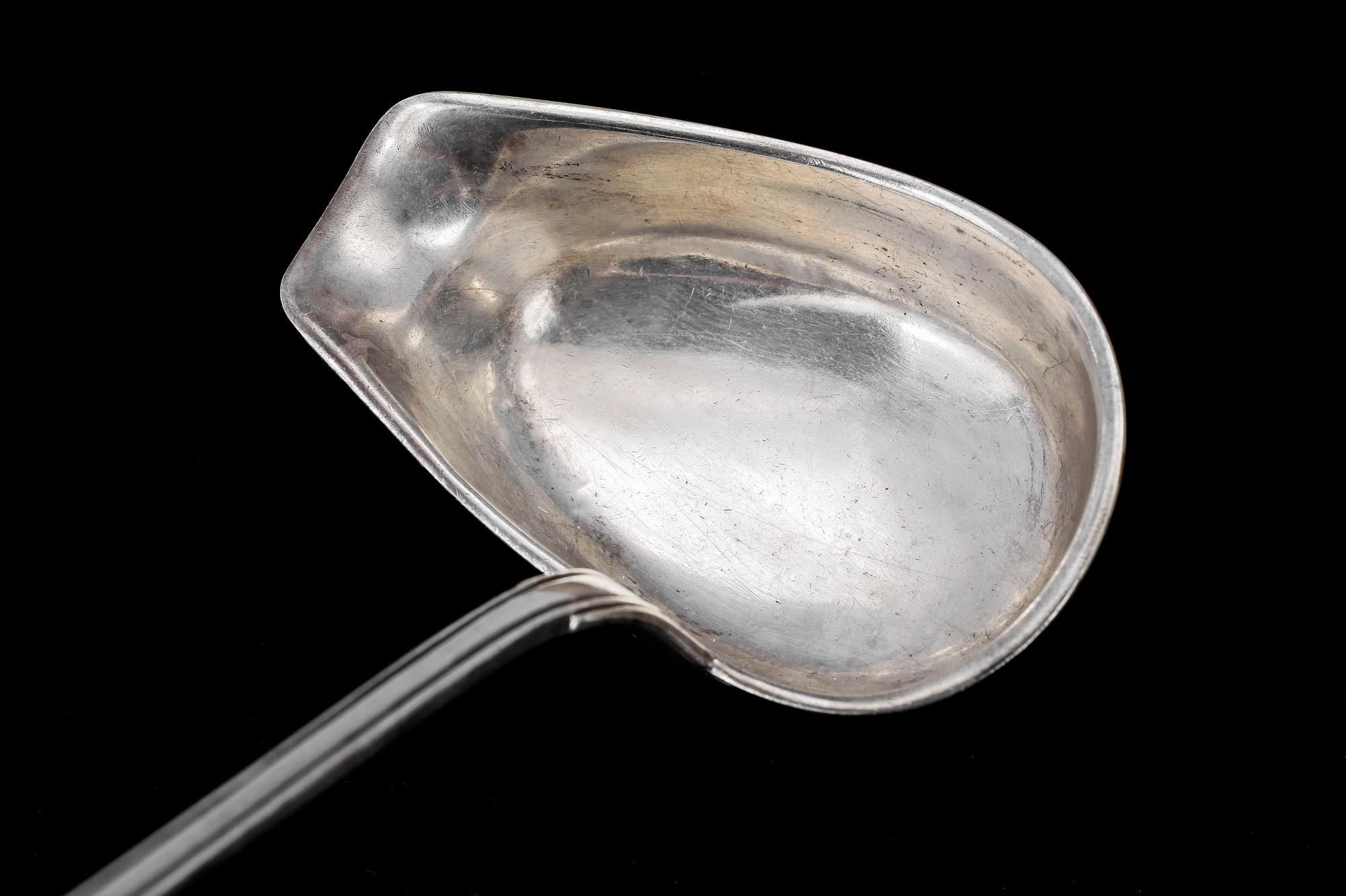 BESTICKUPPSÄTTNING i schatull, 102 delar, silver, Gustaf Fredrik Kihlberg 1916. Tot vikt exkl knivar ca 3220 g.