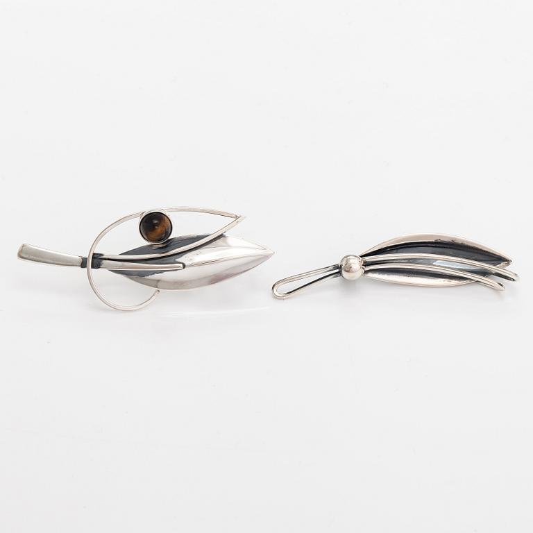 Elis Kauppi, Two silver brooches, one with a tiger's eye. Kupittaan kulta, Turku 1959 and 1962.