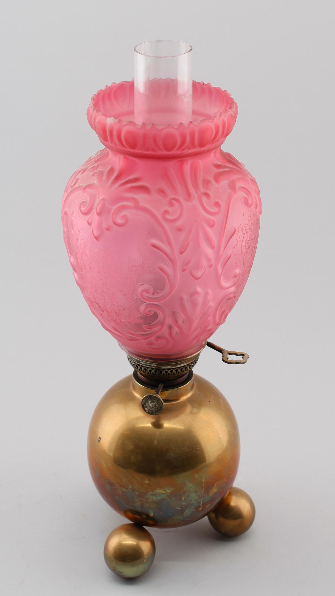 BORDSFOTOGENLAMPA, mässing, Gusum, 1900-talets första hälft.