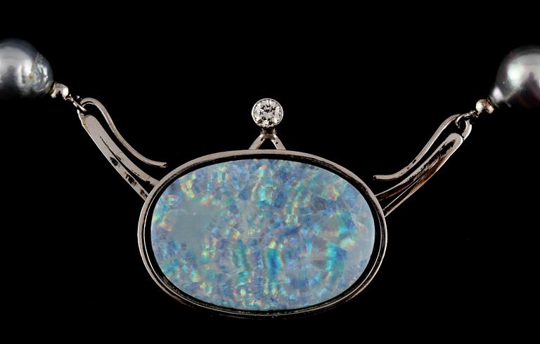 COLLIER, 18k vitguld med briljantslipad diamant, 0.30 ct, opal samt odlade pärlor, Elon Arenhill, Malmö.