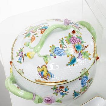 Mat-, kaffe- och teservis, 111 delar, "Queen Victoria", Herend, Ungern.