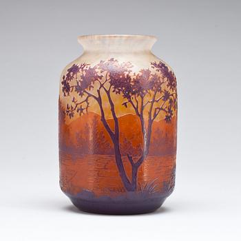 VAS, glas, jugend, signerad Daum Nancy, France.