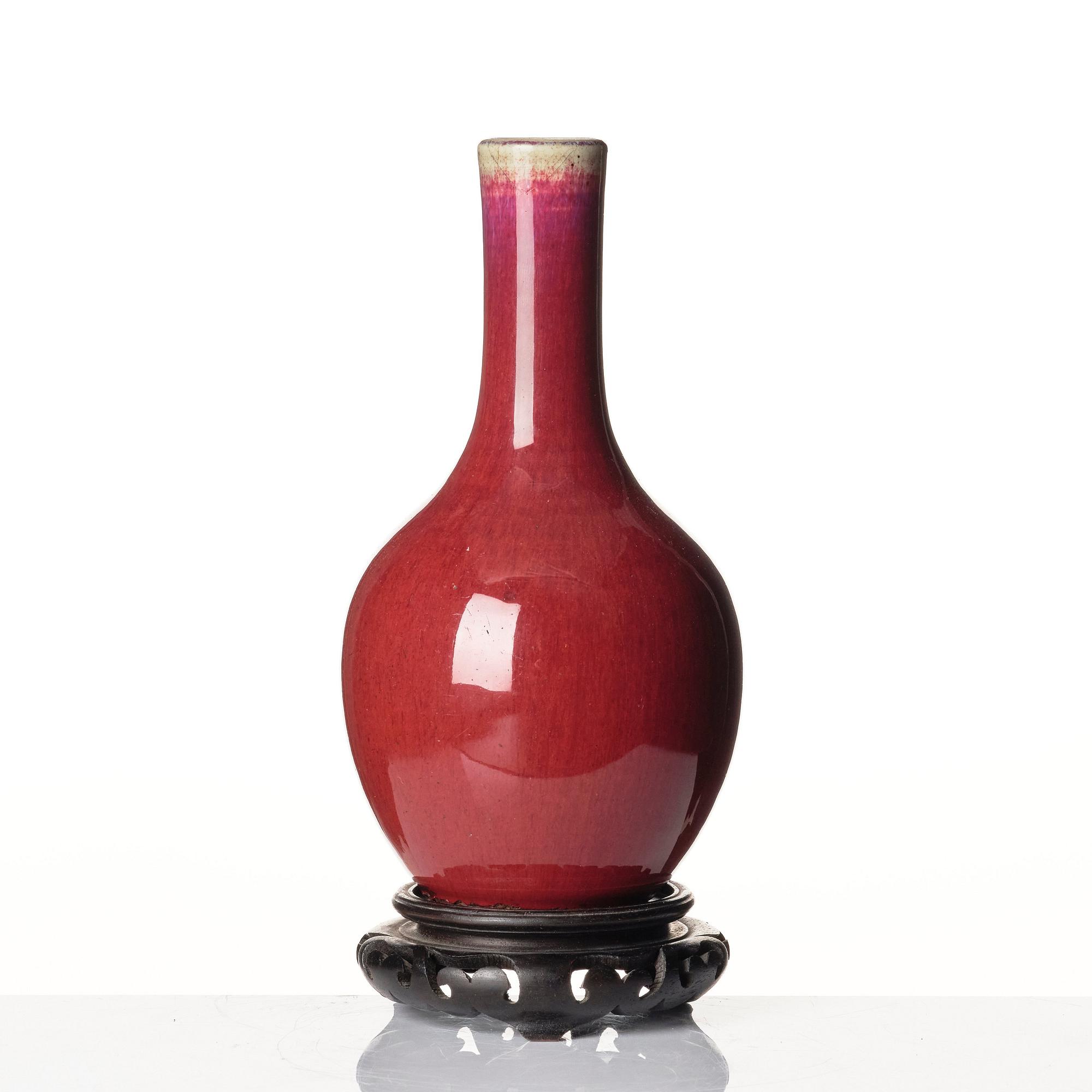 A Chinese flambé glazed vase, Qing dynasty, 19th century.