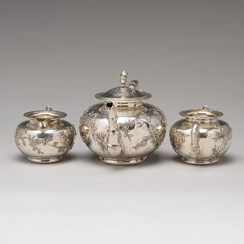 TESERVIS, tre delar, silver. Luen Wo, Shanghai, omkring 1880-1925.