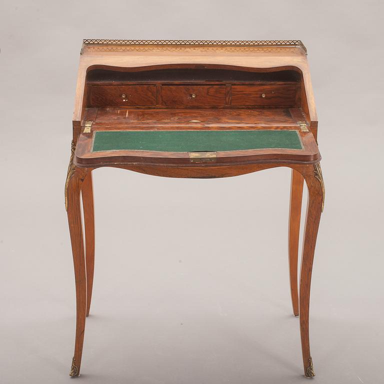 POUDREUSE, rokokostil. 1900-tal.