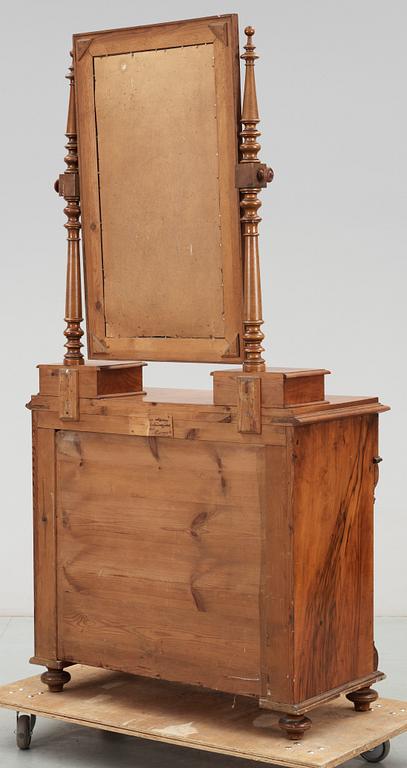 BYRÅ MED SPEGEL. nyrenässans, 1800/1900-tal.
