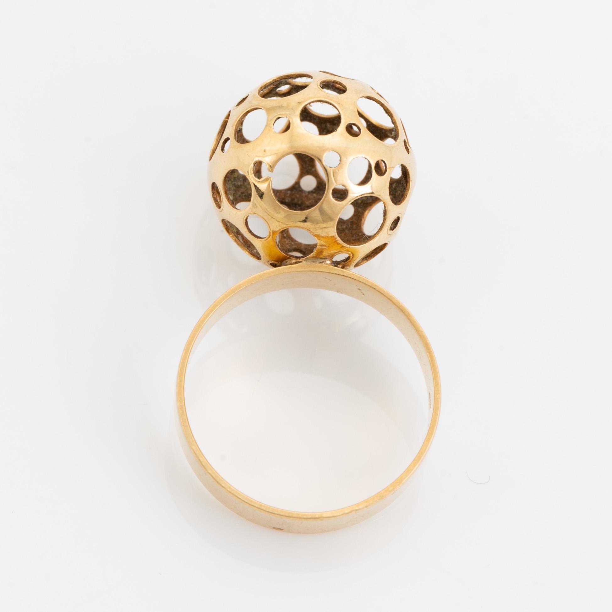 Liisa Vitali, 18K gold ring.