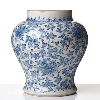 URNA, porslin. Qingdynastin, Kangxi (1662-1722).