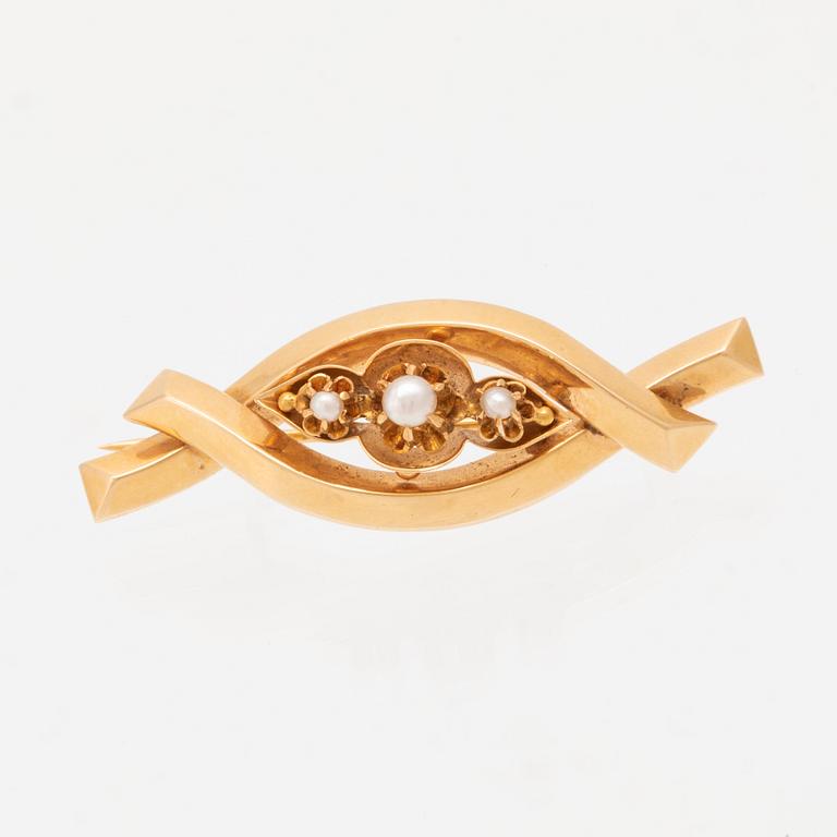 An 18K gold brooch set with seed pearls by G. Dahlgren & Co Malmö 1893.