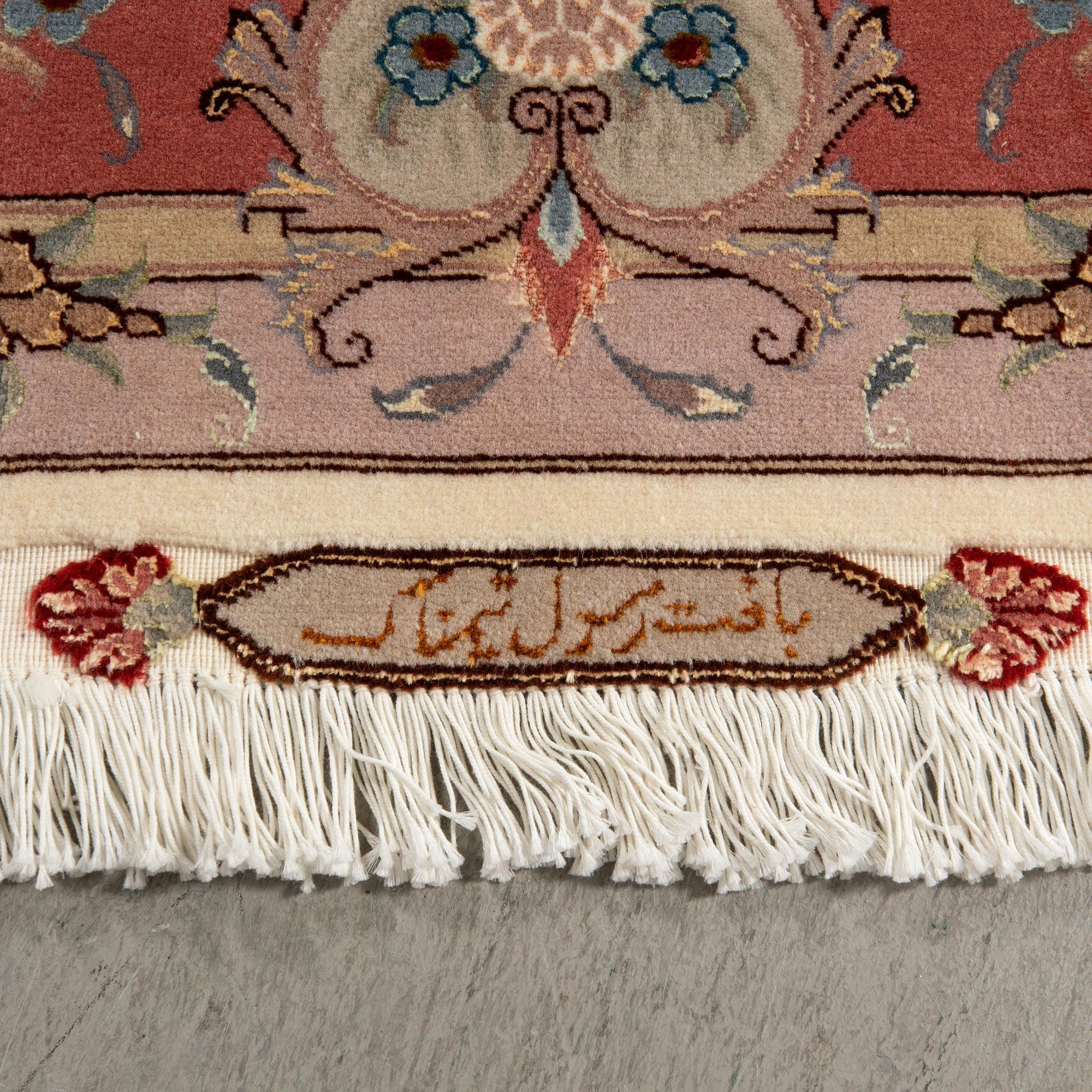 Matta Täbris old/semiantik signerad part silk ca 210x196 cm.