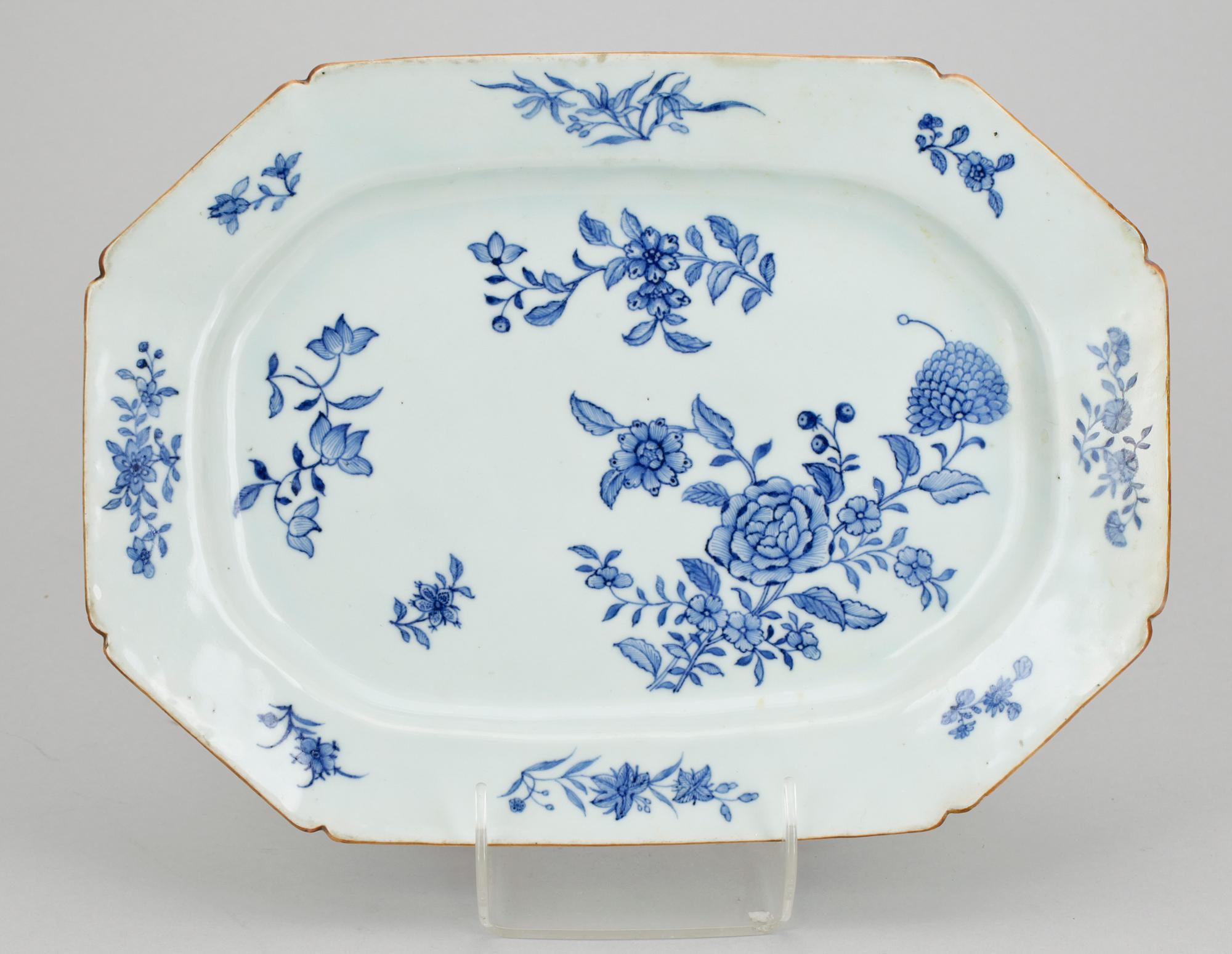 STEKFAT, 3 olika, porslin, Qianlong, Kina 1700-tal.