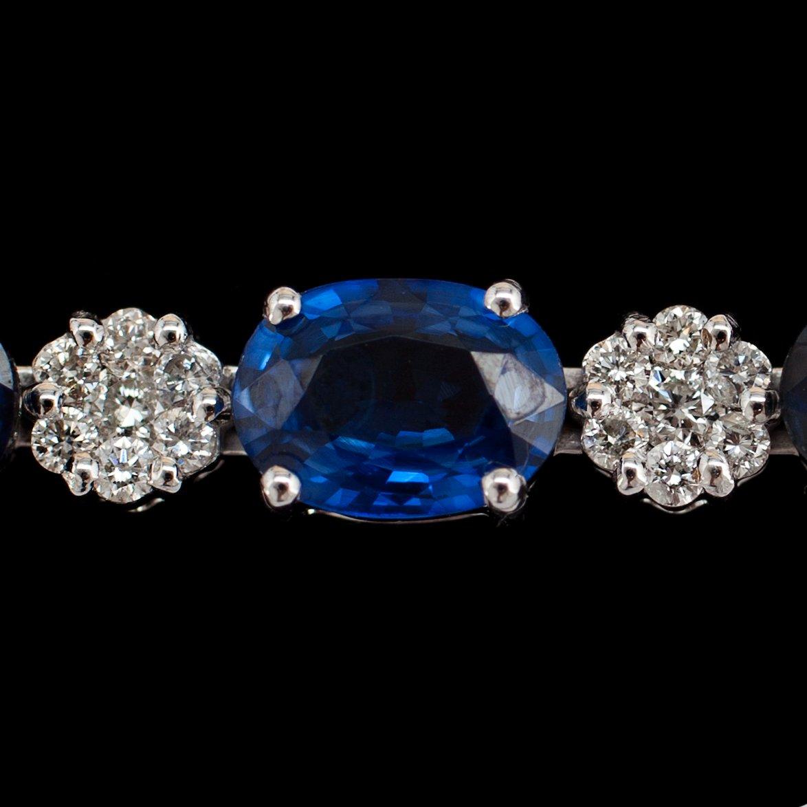 COLLIER, fasettslipade blå safirer, tot. 36.50 ct och briljantslipade diamanter, tot. 3.77 ct.