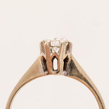 An 18K white gold solitaire ring set with a round brilliant-cut diamond.