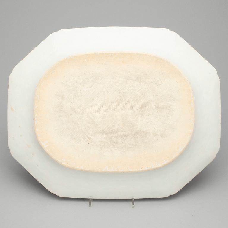 STEKFAT, porslin, Kina, Qianlong 1736-1795.