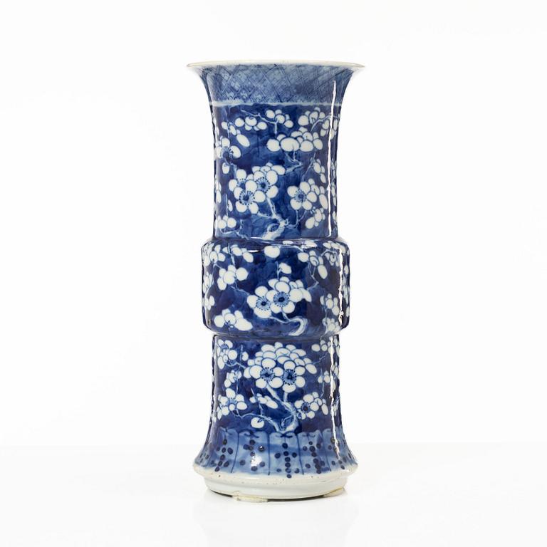 Vas, porslin, Kina, sen Qingdynasti/omkring 1900.