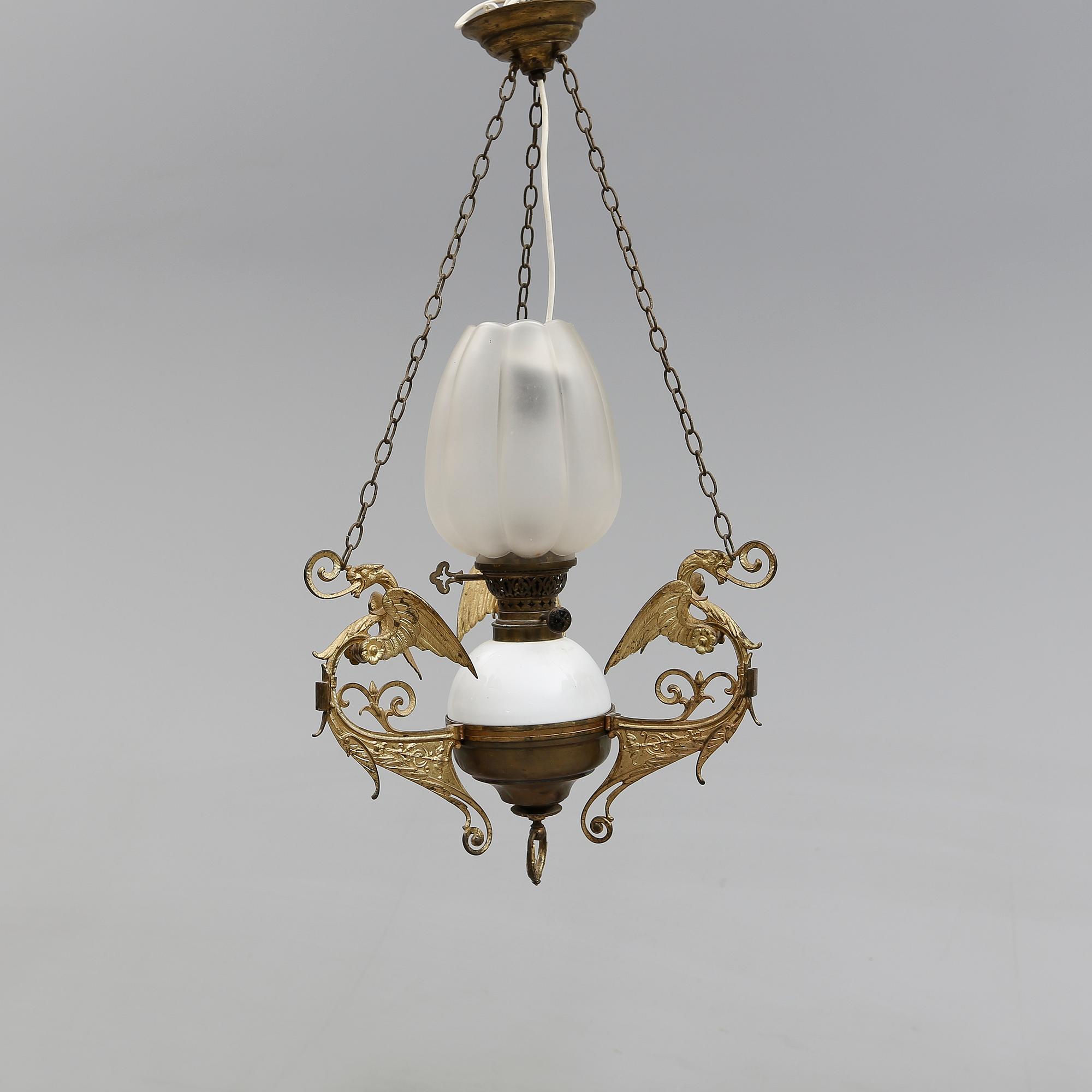TAKFOTOGENLAMPA, renässansstil, omkring år 1900. Höjd ca 68 cm.