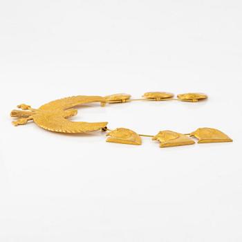 A modern Egyptian-style gold necklace.
