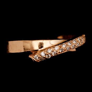 RING, 18 k guld, Efva Attling "Pencez Star", med 36 små briljanter.