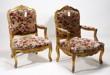 KARMSTOLAR, ett par, rokokostil, 1800-talets andra hälft.