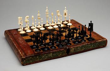 SCHACK- och BACKGAMMONSPEL, 1800-tal.