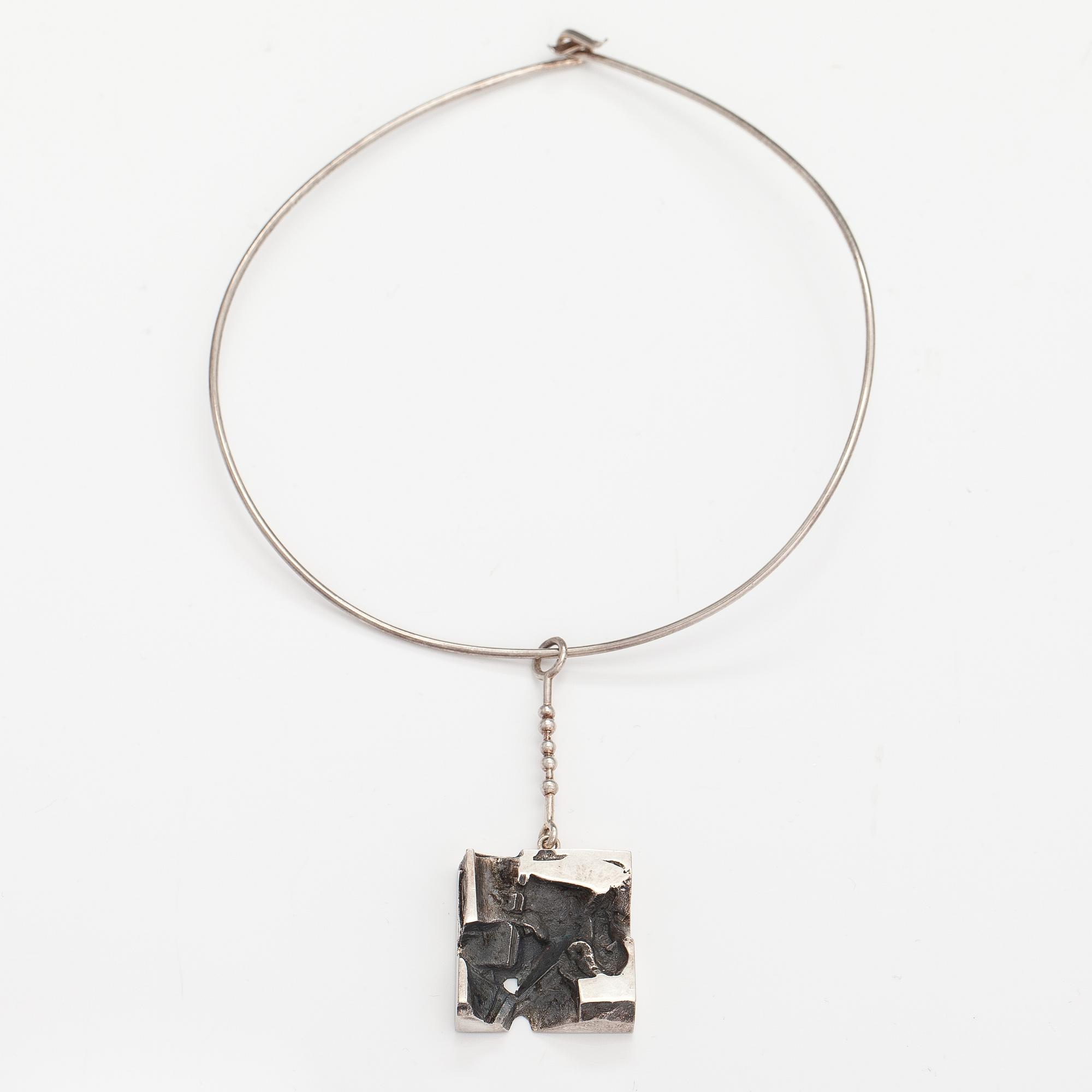 Jorma Laine, Halsband, sterlingsilver. Kultateollisuus, Åbo 1974.