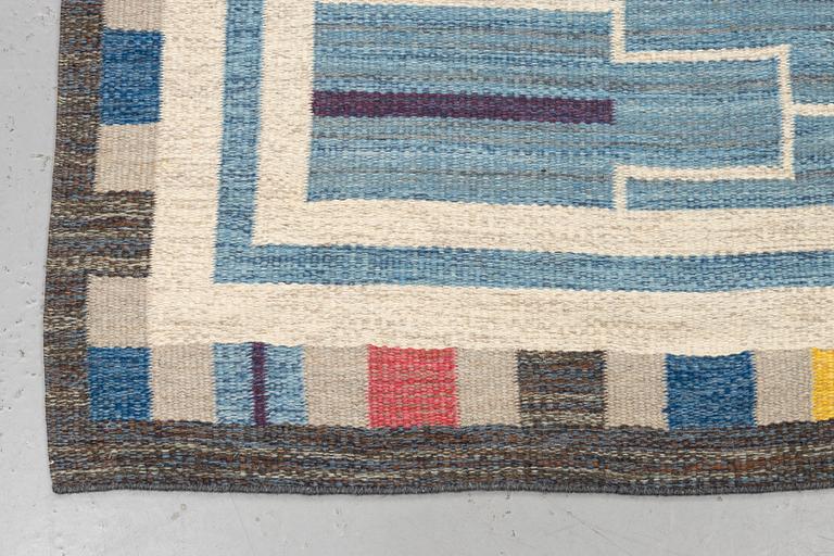 A carpet, flat weave, ca 300 x 194 cm, Sweden.
