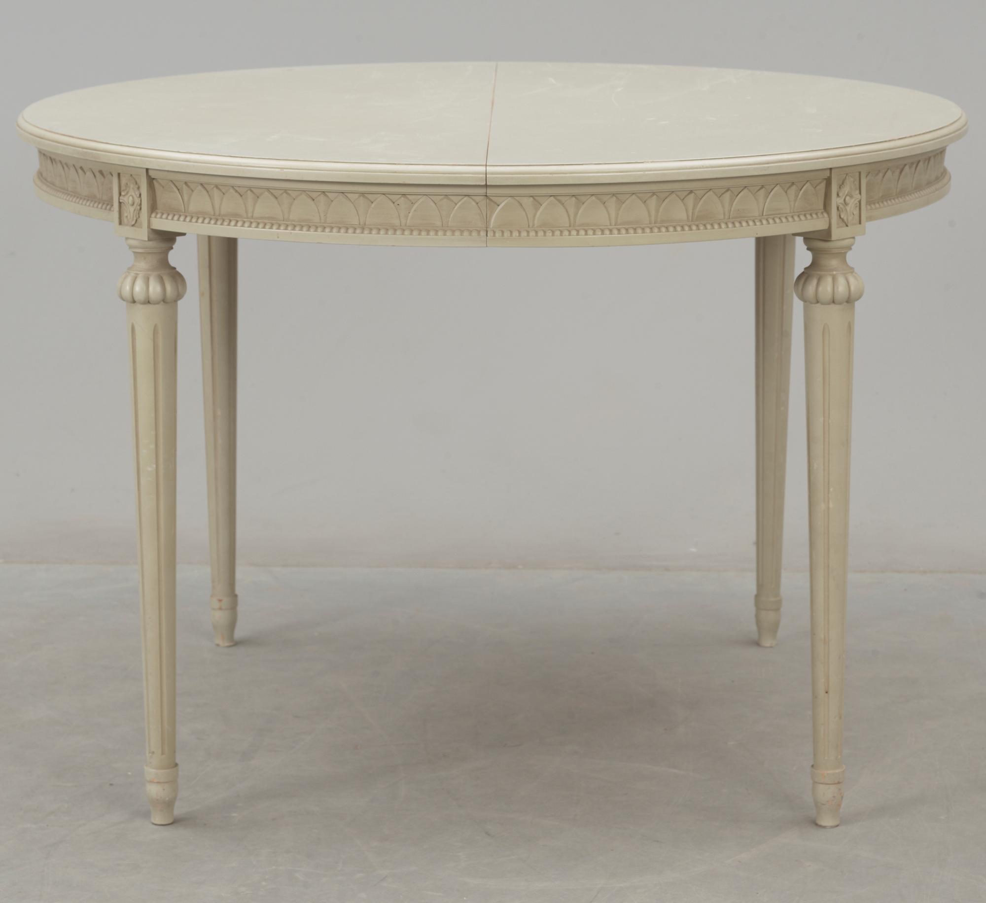 MATSALSGRUPP, fyra stolar samt bord. Gustaviansk stil 1900-tal.