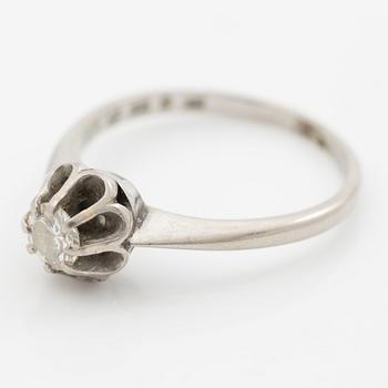 18K white gold ring with a brilliant-cut diamond.