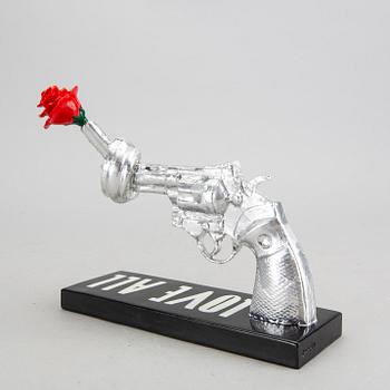 Carl Fredrik Reuterswärd,  Non-Violence Project Foundation skulptur 2015.