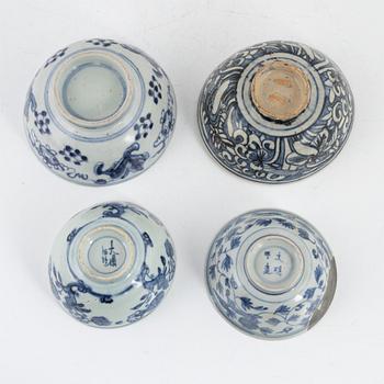 Five blue and white porcelain bowls, Ming dynasty (1368-1644).