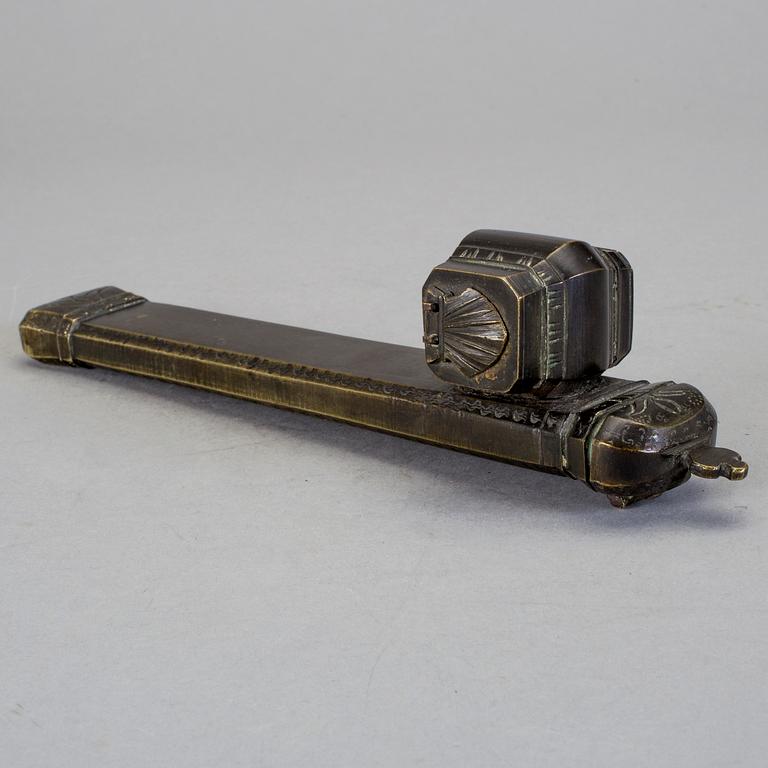 PENNFODRAL, patinerad metall, 1900-tal.