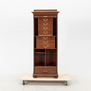 An early 1900s oak cabinet from Åtvidaberg.