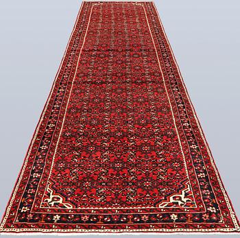A Hosseinabad runner, approx. 508 x 110 cm.