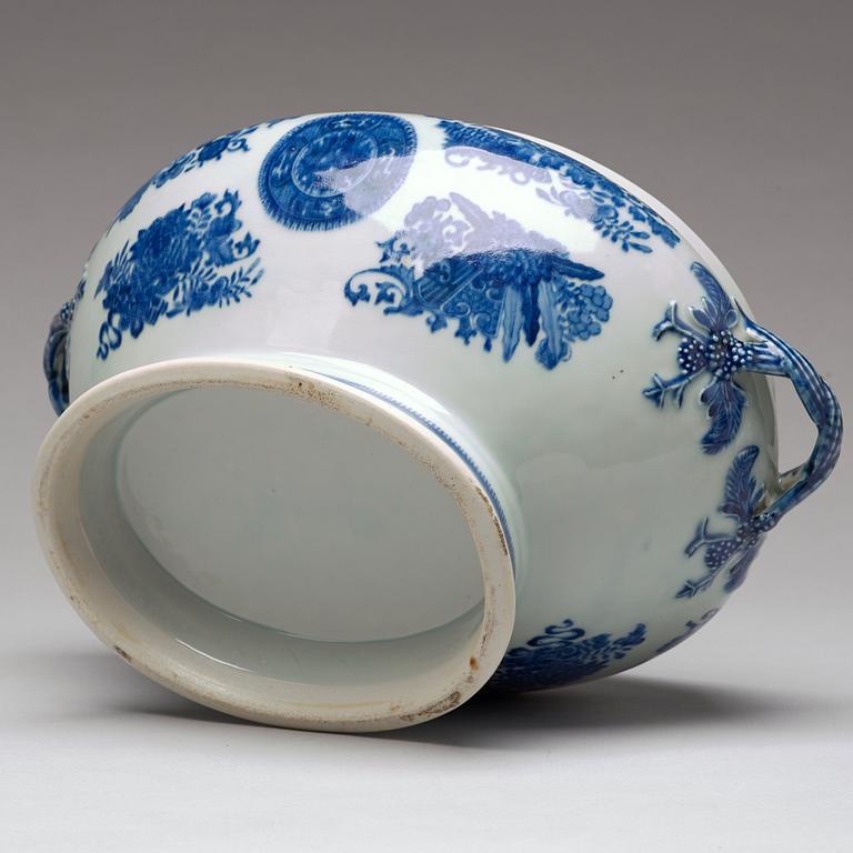 A blue and white Fitz-Hugh tureen with cover, Qing dynasty, about 1800.