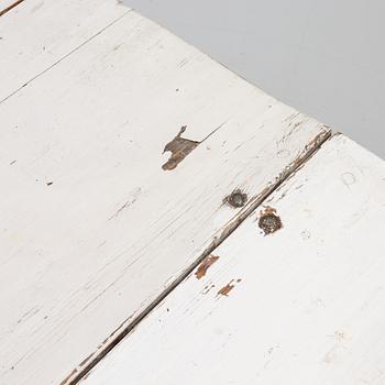 A drop-leaf table, 19th century.