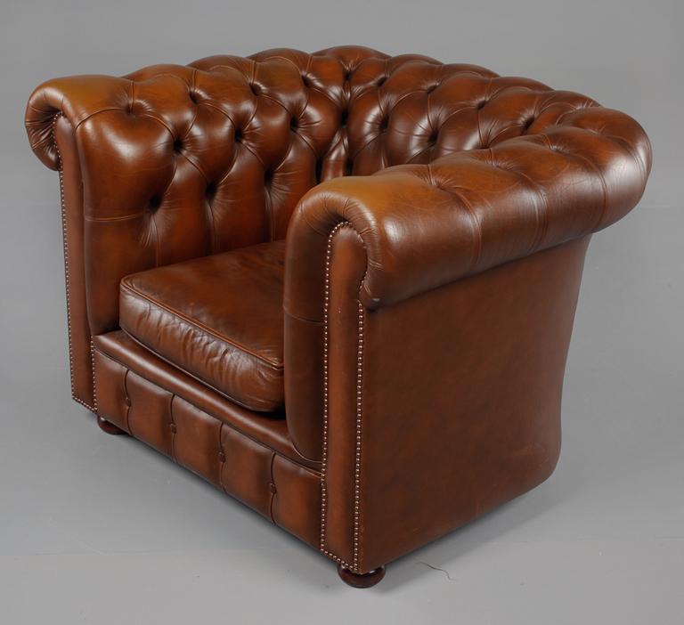 FÅTÖLJ, chesterfieldmodell, 1900-talets andra hälft.