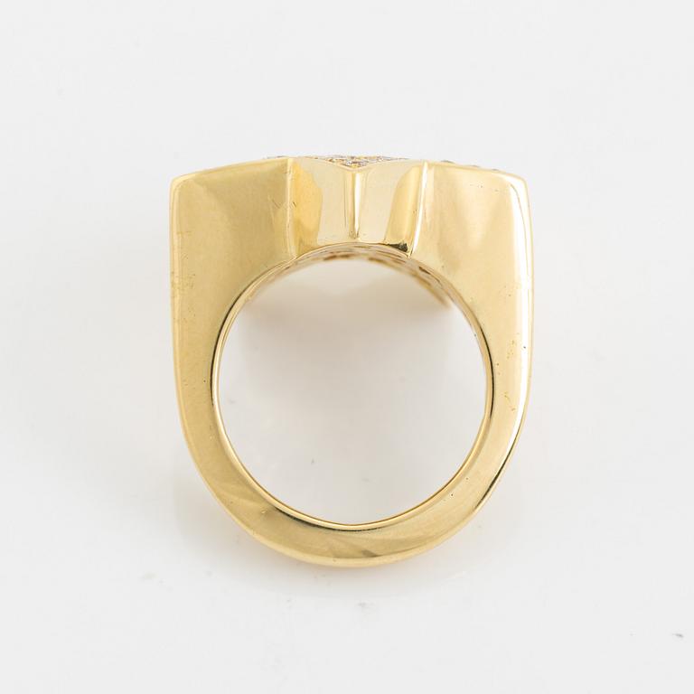 18K gold and brilliant cut diamond star ring. Italy ca 1970-80's.